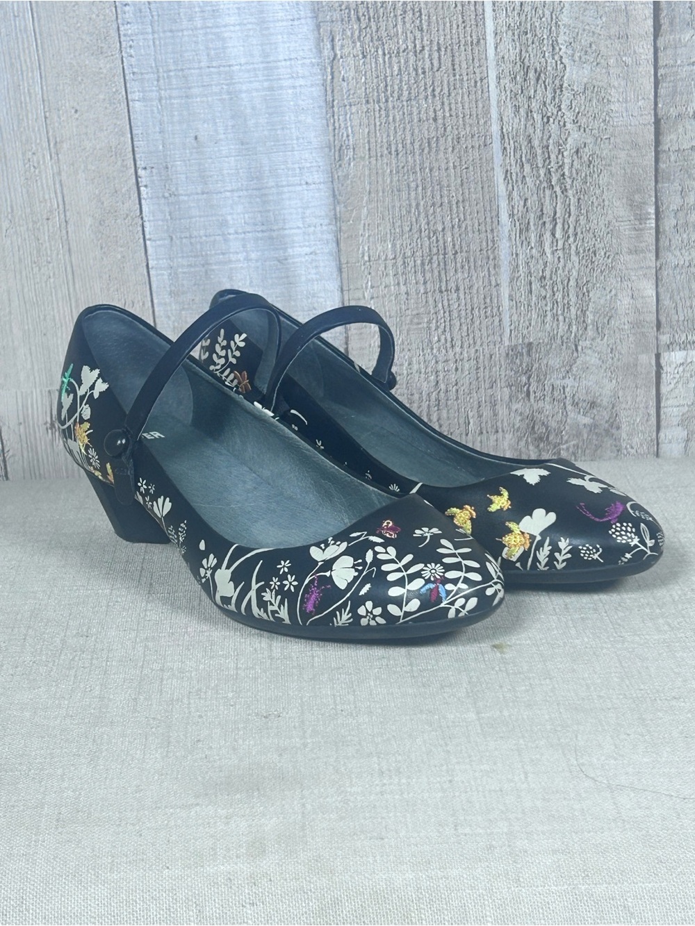 Camper Twins Black Leather Floral
Embroidered Mary Jane Pumps Block Heel 36 EU